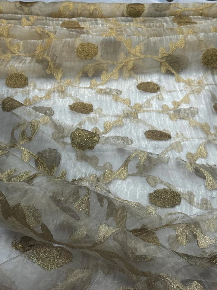 Tela bordada en relieve marrón transparente (por yarda) Foto 3 de 3