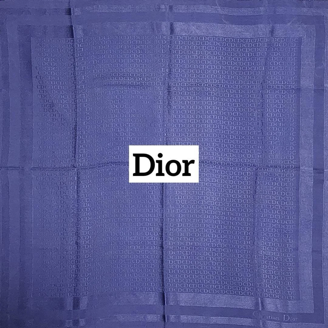 Authentique foulard Christian Dior bleu marine motif logo CD 65 x 68 cm toutes saisons