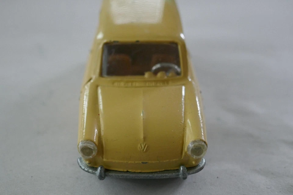 Литая винтажная модель автомобиля Politoys Volkswagen 1600 - Изображение 3 из 4
