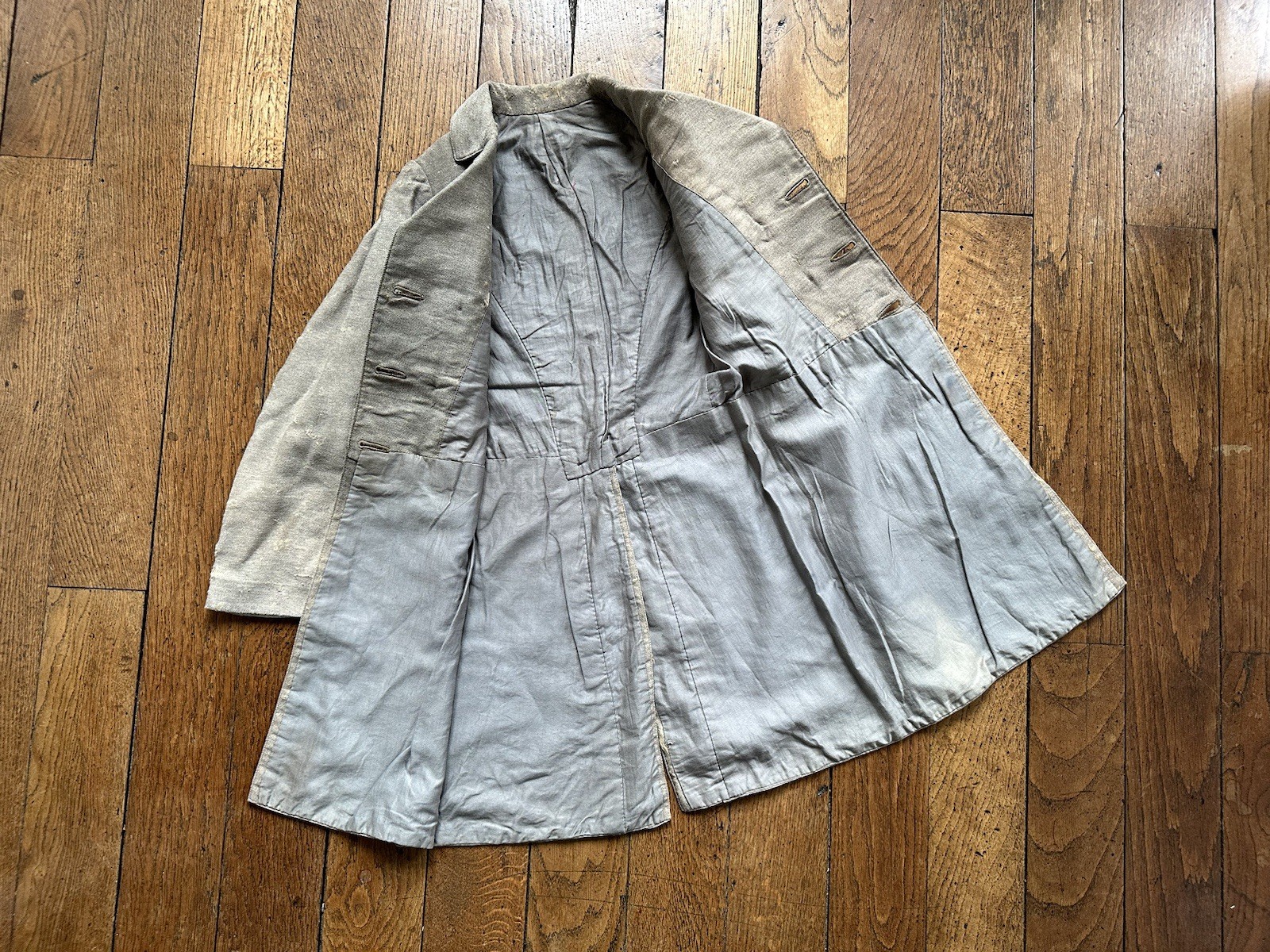 Finger coat coat dress young man boy old