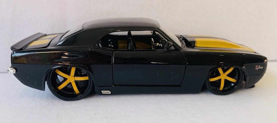 Chevrolet Camaro 1969 Jade Toys Big Time Muscle 1:24 en negro y amarillo, en muy buena condición Foto 4 de 4