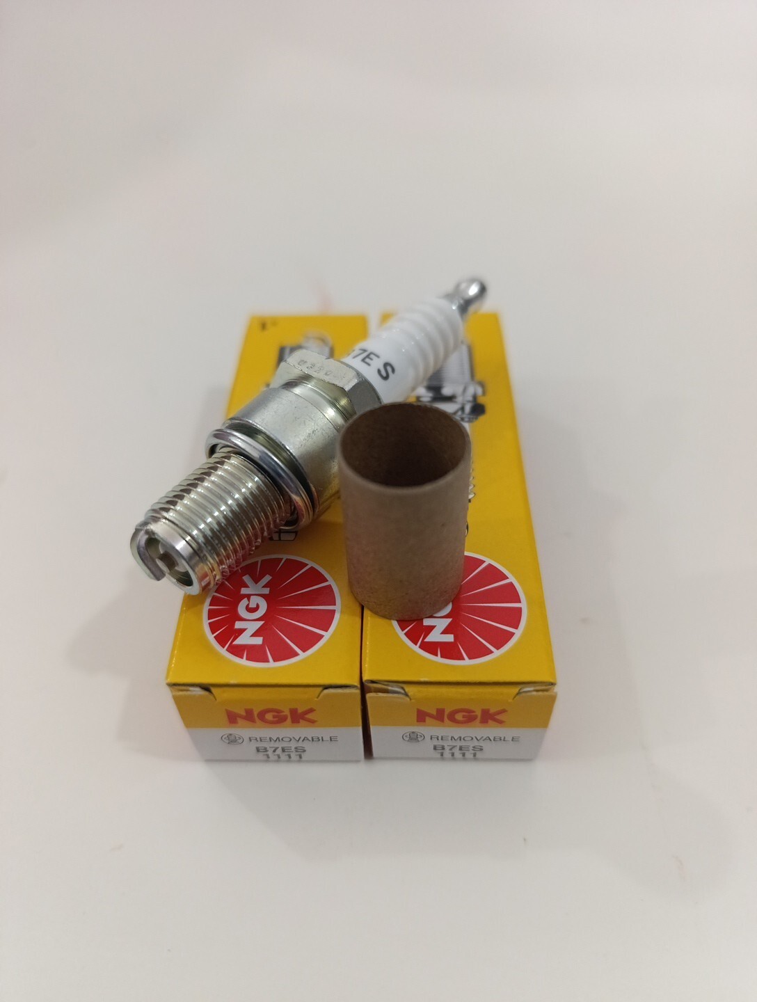 NGK 1111 B7ES Bougie d'allumage pour Giulietta Spider 850 F103 1200 164 80 - Image 3