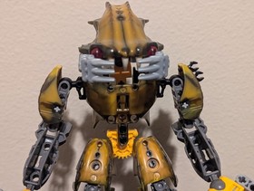 Complete/no cracks Lego Bionicle set 8918 Carapar