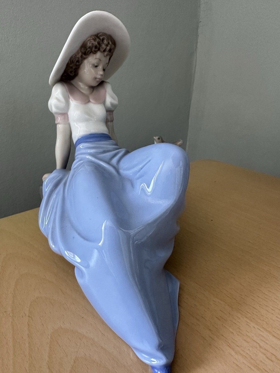 BEAUTIFUL NAO BY LLADRO 1042 