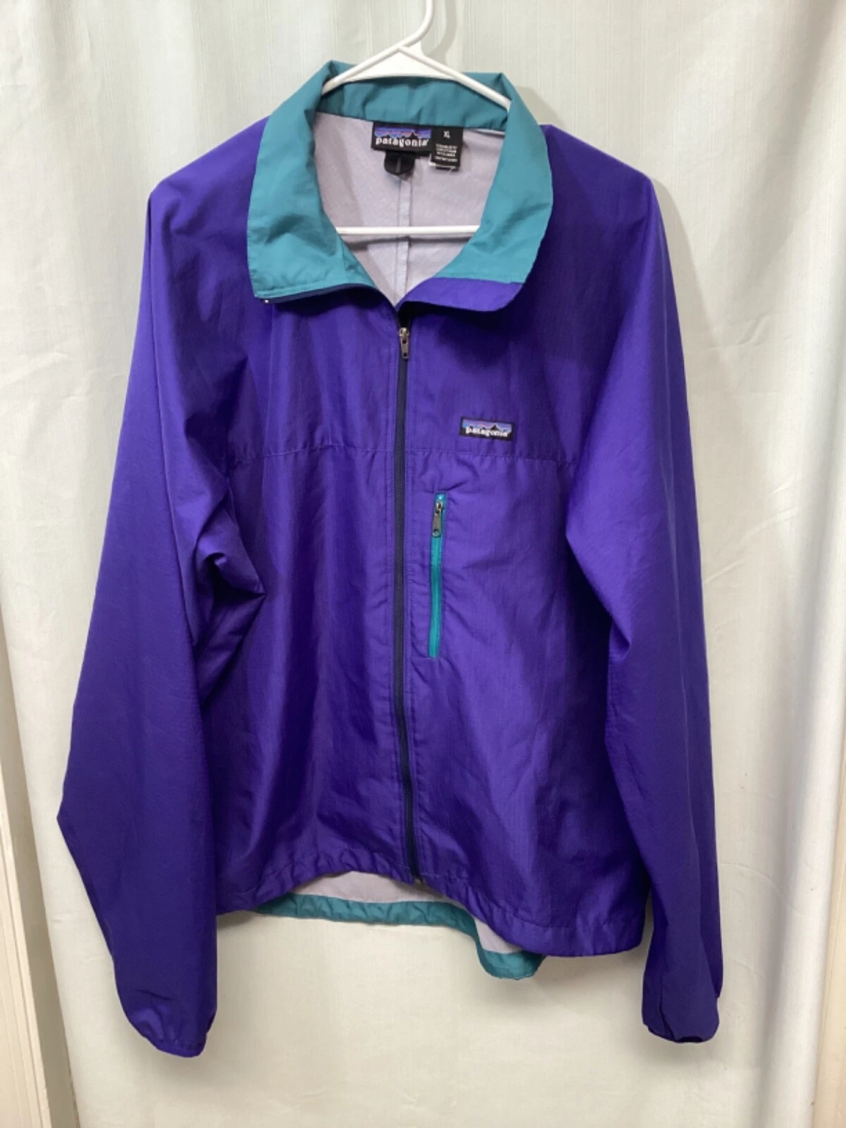 patagonia light weight full zip activewear jacket