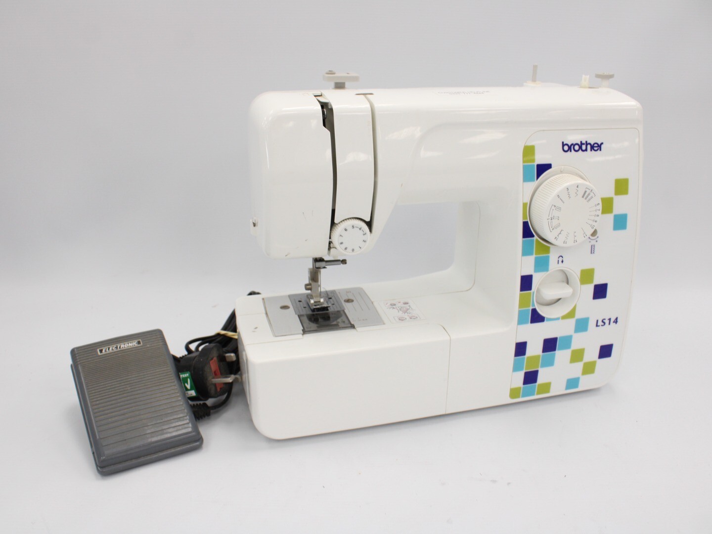 BROTHER LS14 Compact Free Arm Electrical Sewing Machine W60 eBay
