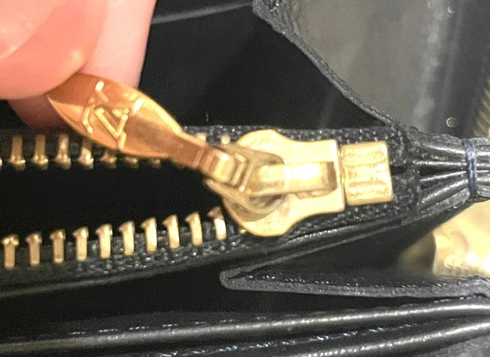 Cartera Louis Vuitton LV cremallera alrededor, monograma negro/verde oscuro Foto 3 de 4