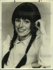 1965 Press Photo Entertainer Louise Lasser, Closeup Portrait smiling - sap06467 1965 Press Photo Entertainer Louise Lasser, Closeup Portrait smiling - sap06467