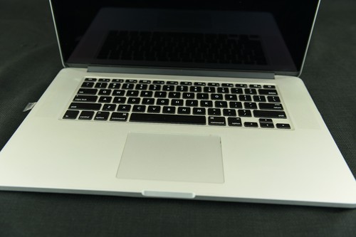 2 Apple MacBook Pro - A1398 e A1286 - Per parti di ricambio non funzionanti - Foto 3 di 15