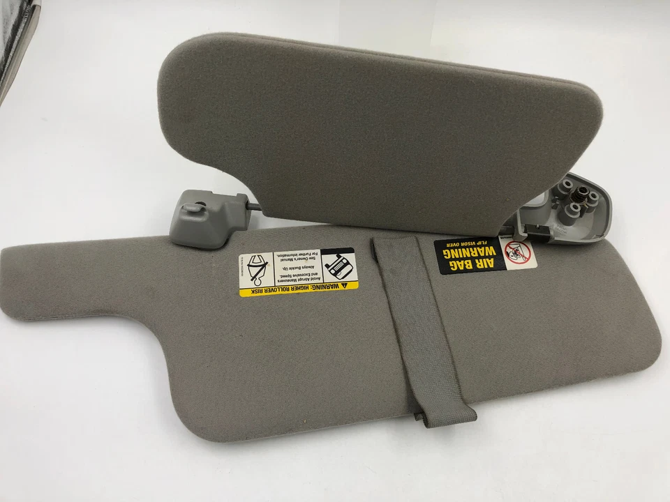 Солнцезащитный козырек для пассажира Ford Expedition 2003-2005 годов выпуска серый от оригинального производителя E04B05002 - Изображение 4 из 4