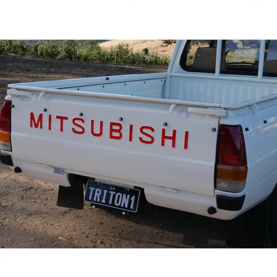 Manija portón trasero latón derecho mitsubishi l200 1978-1986 pickup Foto 2 de 4