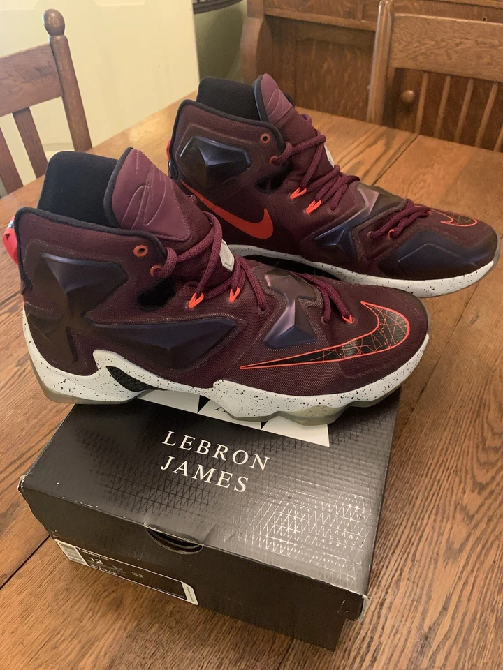 SAPATOS LEBRON XIII~AMORA~TAMANHO 12~COM CAIXA ORIGINAL~BOM ESTADO~DESGASTE MENOR~ - Imagem 4 de 4