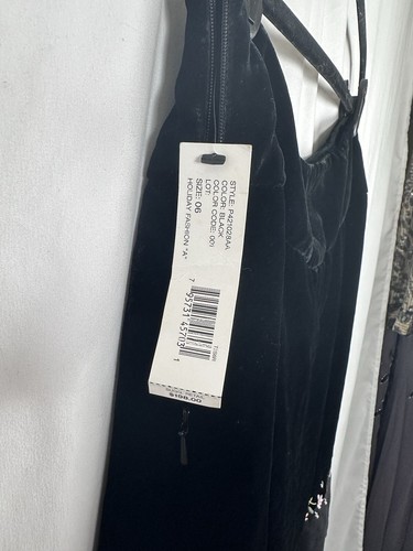 DKNY Black Velvet Skirt with Flower Embroidery and Sheer Hem Detail Size 6 - Picture 8 of 11