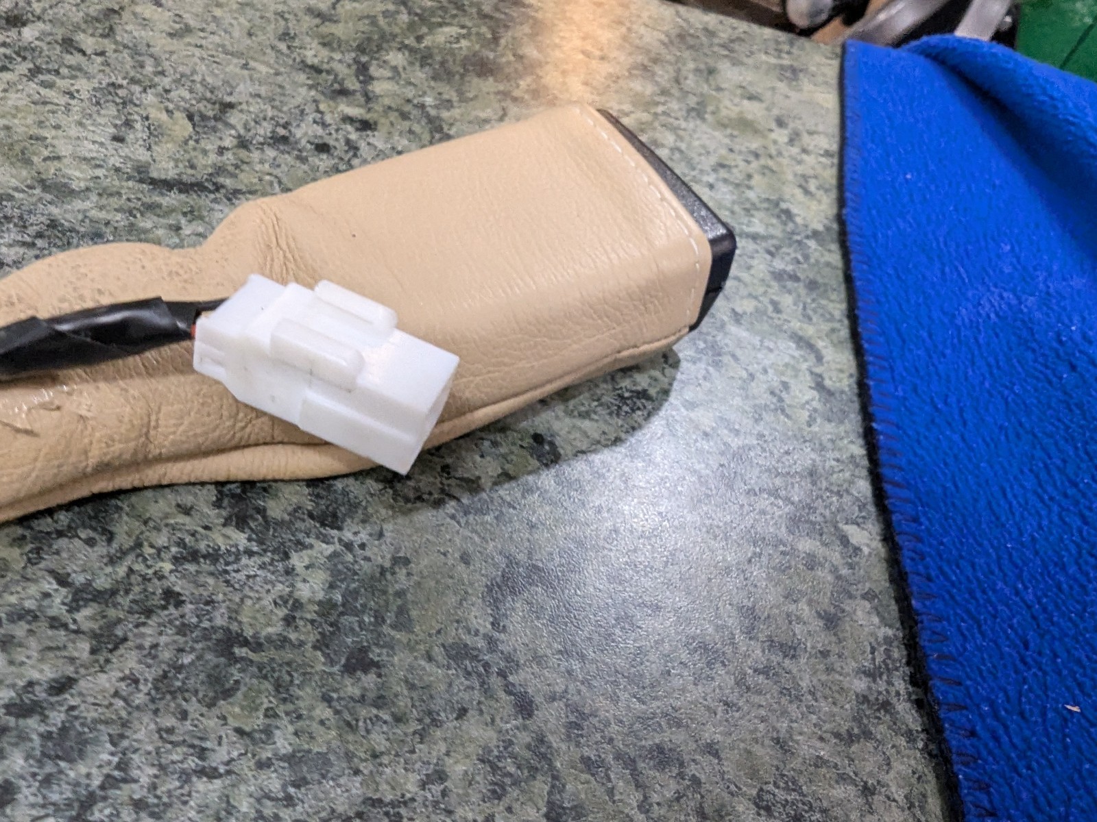 Maserati GranTurismo 2008-2019 Front Right Lower Seat belt buckle Beige