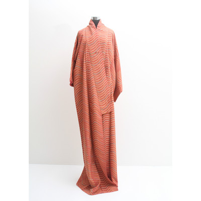 Pre-Owned Japanese Kimono   Bold Red Zigzag Pattern