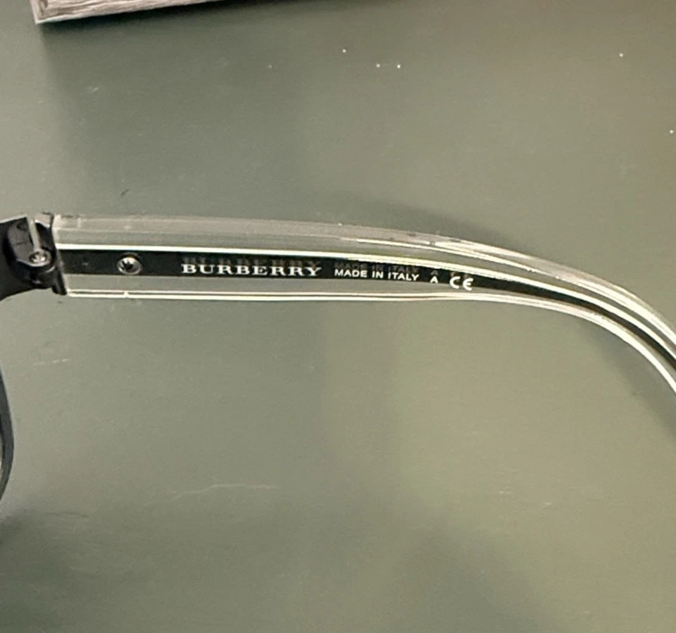 Gafas de sol Burberry para hombre con estuche en excelente estado Foto 3 de 4