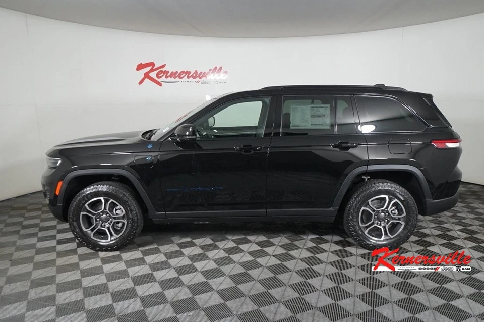 2024 Jeep Grand Cherokee Trailhawk 4XE 4WD SUV Sunroof Heated Seats Remote Start Foto 4 de 4