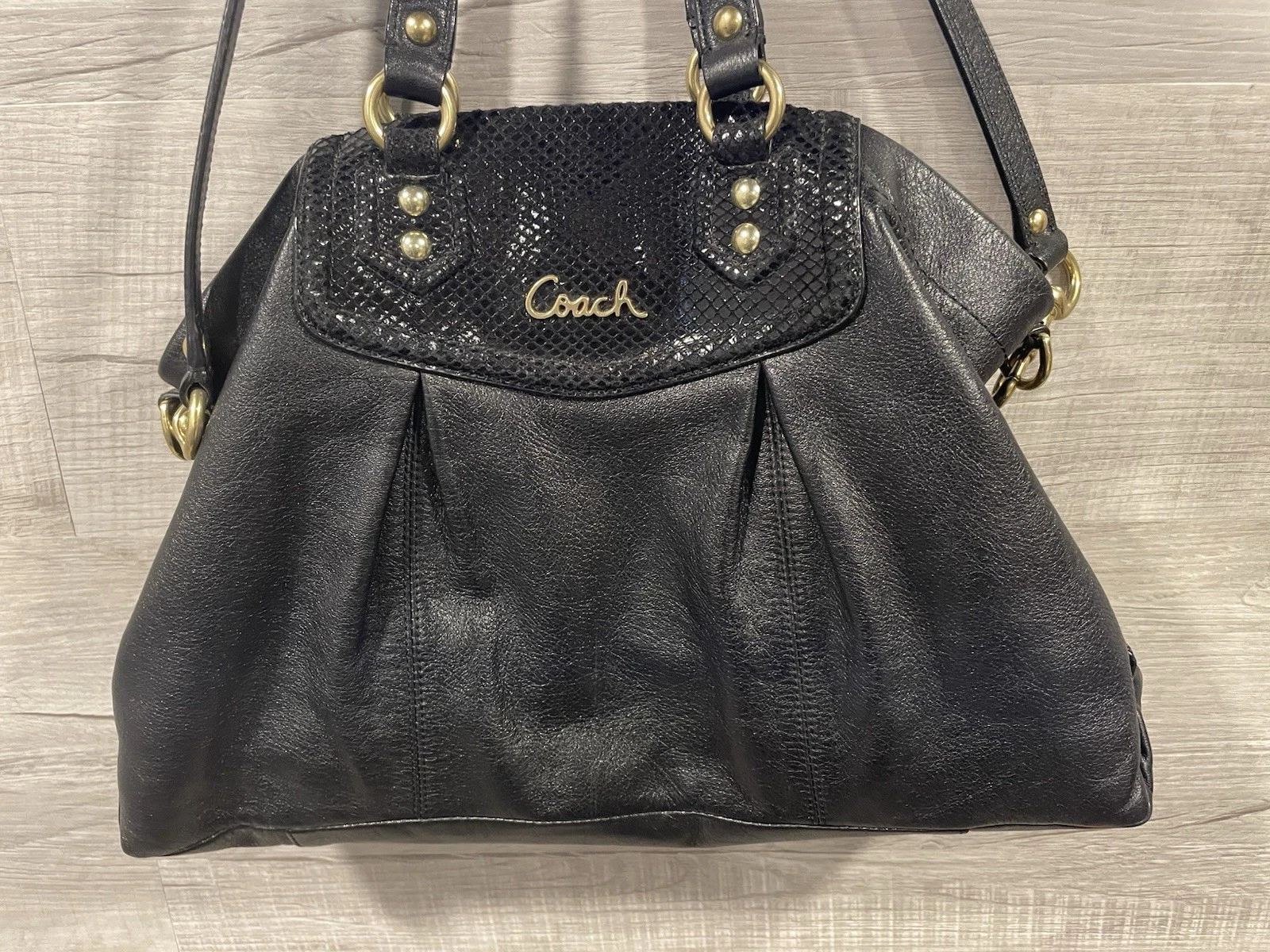 Borsa a tracolla Coach Ashley Carryall nera F19243 pelle di serpente accento pelle di mucca