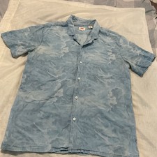Levi s Men s Vintage Button Shirt With Light Blue Camouflage Print Medium
