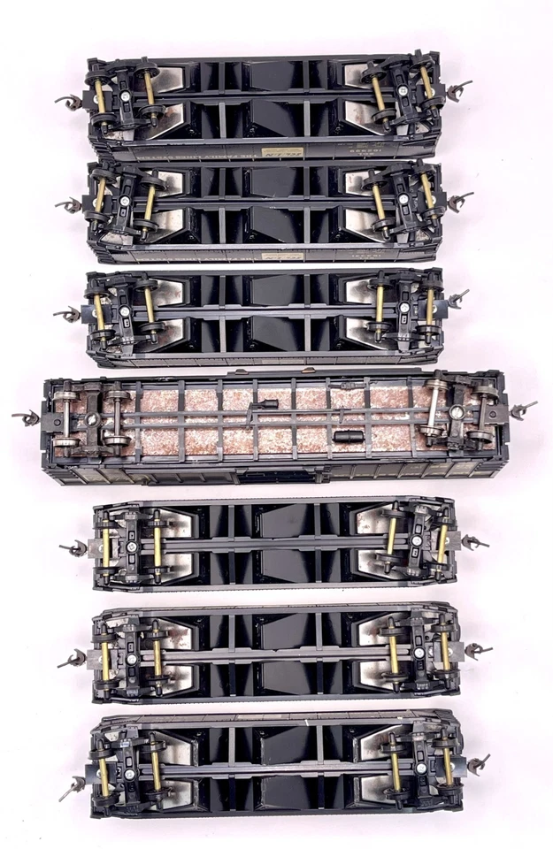 Athearn HO 3 bay hoppers (6) + 50' box car (1) SCL / L&N The Family Lines System - Image 3 of 4