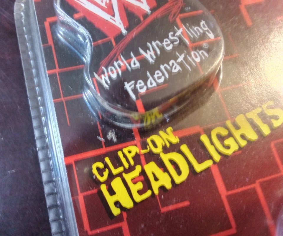 VIntage Wrestling WWF WWE STONE COLD STEVE AUSTIN CLIP ON HEADLIGHTS KEYCHAIN - Image 3 of 4