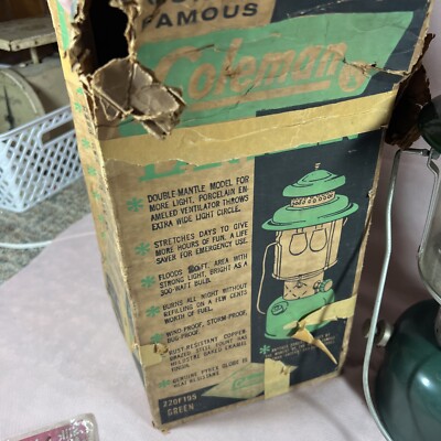 Vintage 1965 Coleman 220F 195 green camp lantern w/original box