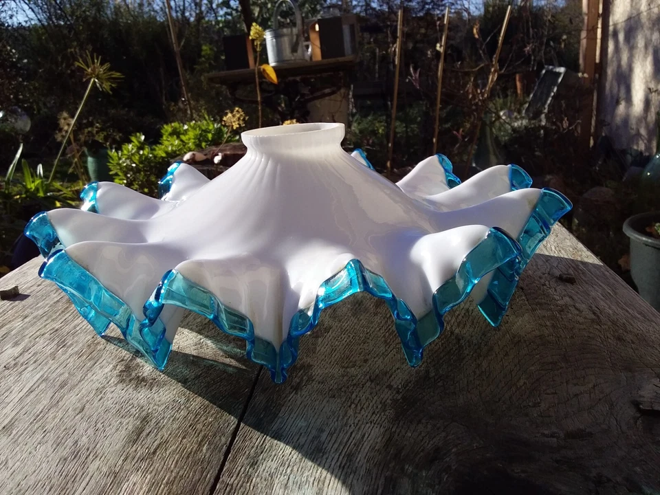 Ancien lustre/abat jour à dentelles-opaline bleu et blanc-plafonnier porcelaine - Photo 2/4