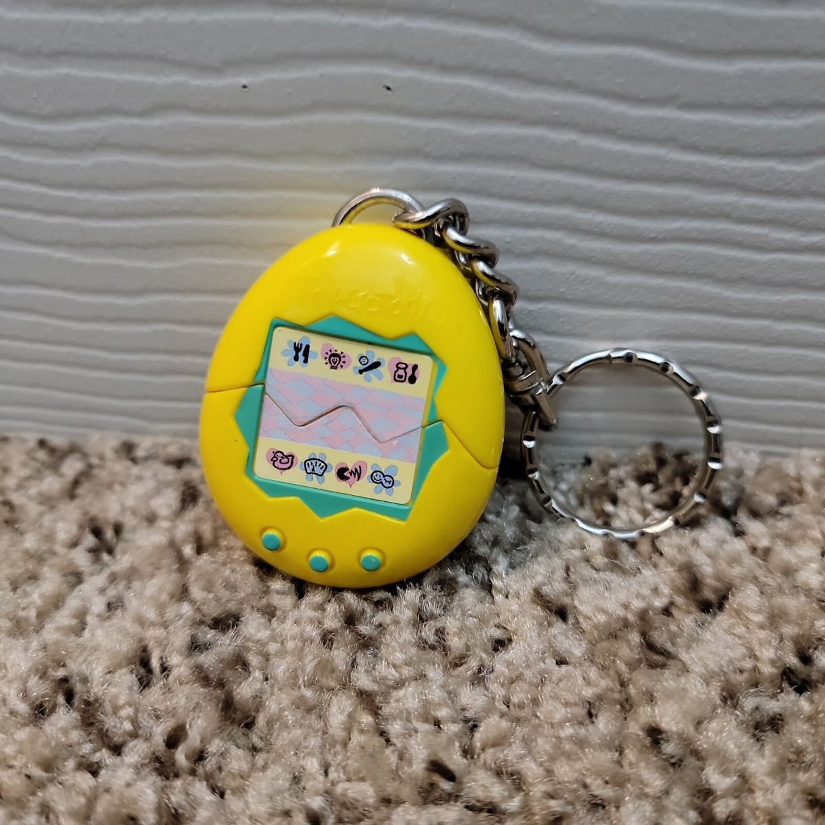 Tamagotchi イエロー キーチェーン付き Vintage 1997