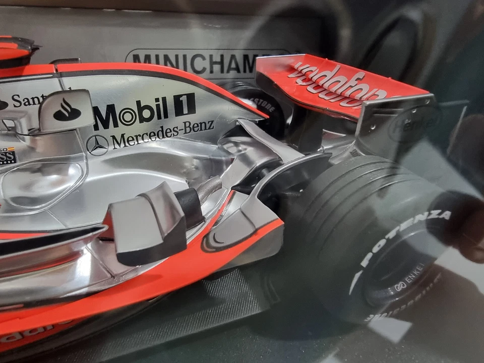 Minichamps 530071801 - Vodafone McLaren Mercedes MP 4-22 F.Alonso Showcar 2007 - Image 2 of 4
