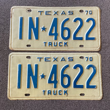 RARE 1970 TEXAS TRUCK LICENSE PLATE PLATES PAIR SET ORIGINAL YELLOWING CHEVY