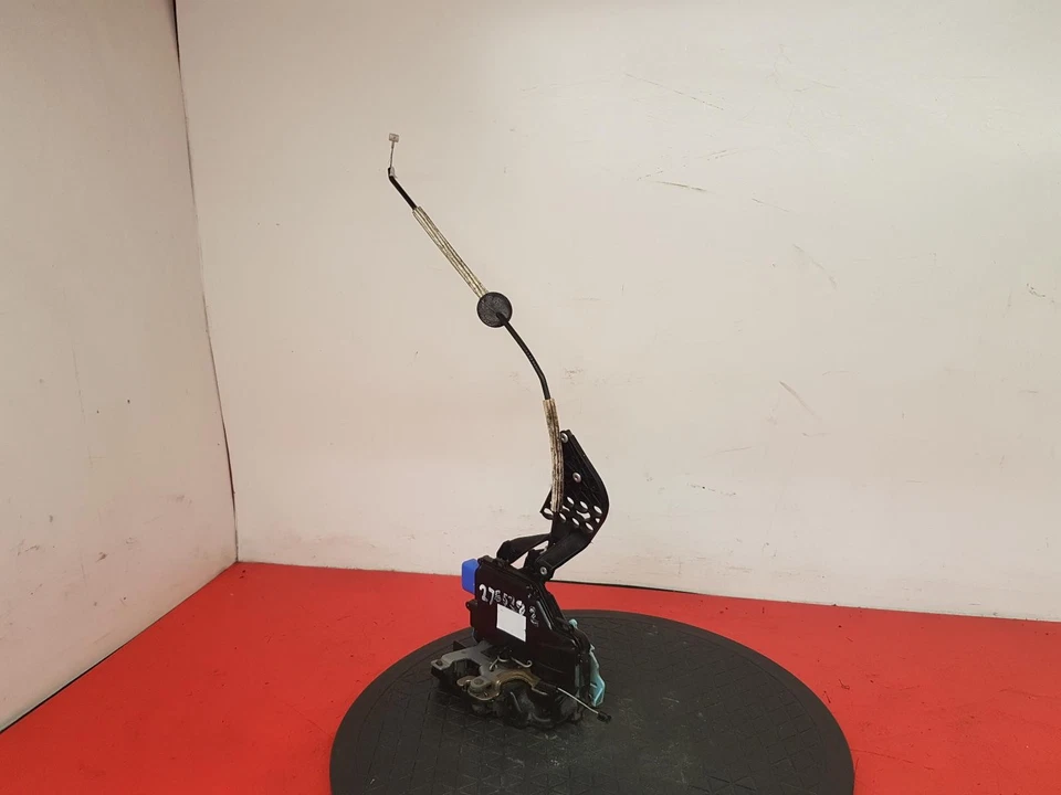 Volkswagen Touareg 2004 lado cercano cerradura puerta delantera toma actuador solenoide Foto 2 de 4