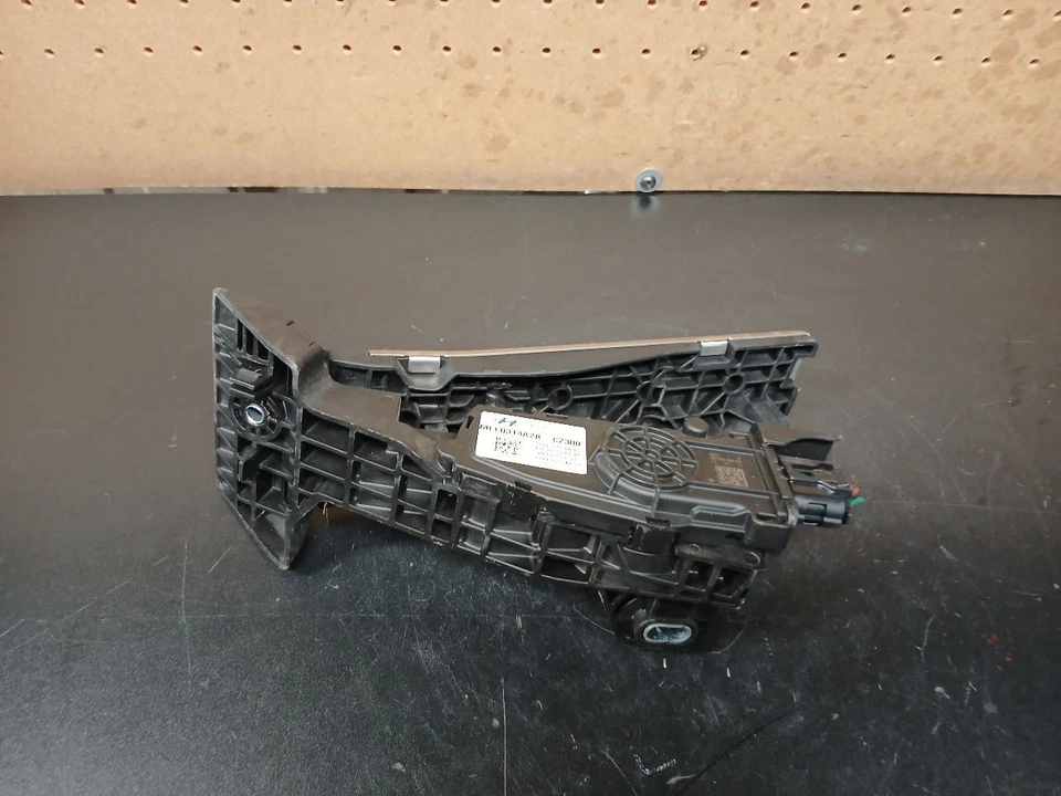 15 16 17 18 19 HYUNDAI SONATA PEDAL DE GAS OEM 32700-C2300 Foto 4 de 4