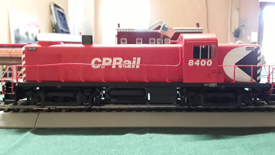 Locomotiva 920-35137 (HH-15 Alco RS-2 Gauge Photo 1000 Series CP RAIL CP#8400 - Imagem 2 de 4