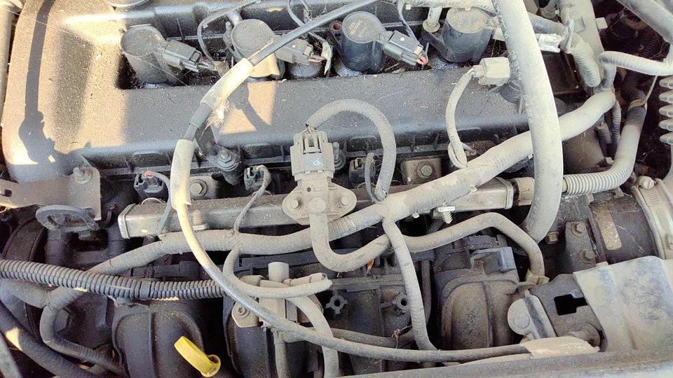 Полный комплект топливной рейки с форсунками для Mazda Tribute 2005–2008 годов выпуска 2,3 л - Изображение 2 из 4