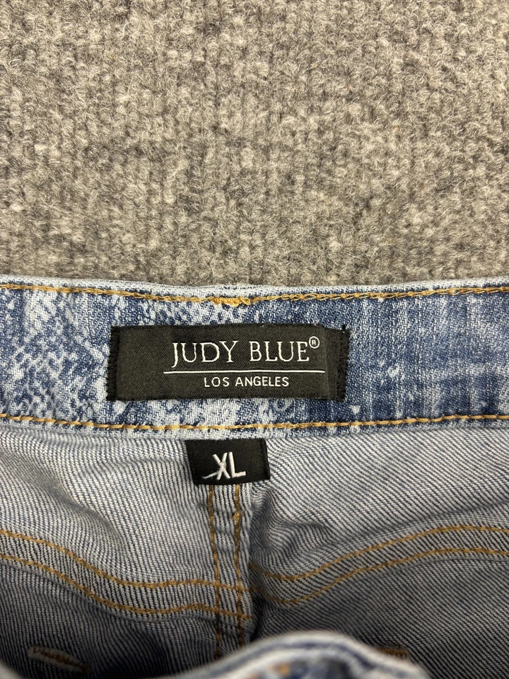 Judy Blue Shorts Womens XL Snakeskin Print Denim Distressed Frayed Hem - Image 2 of 4