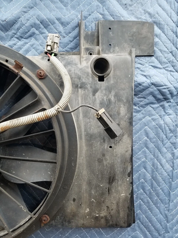 Ventilador y cubierta del motor Volvo 850 1992-1997 no turbo OEM #2763E Foto 3 de 4