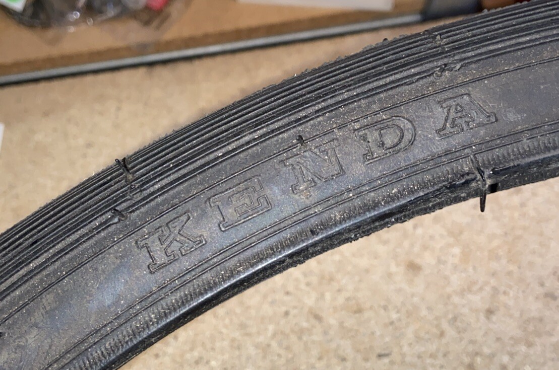 KENDA Street K23 26” X 1-3/8” 37-597 Bicycle Tyre - NOS For