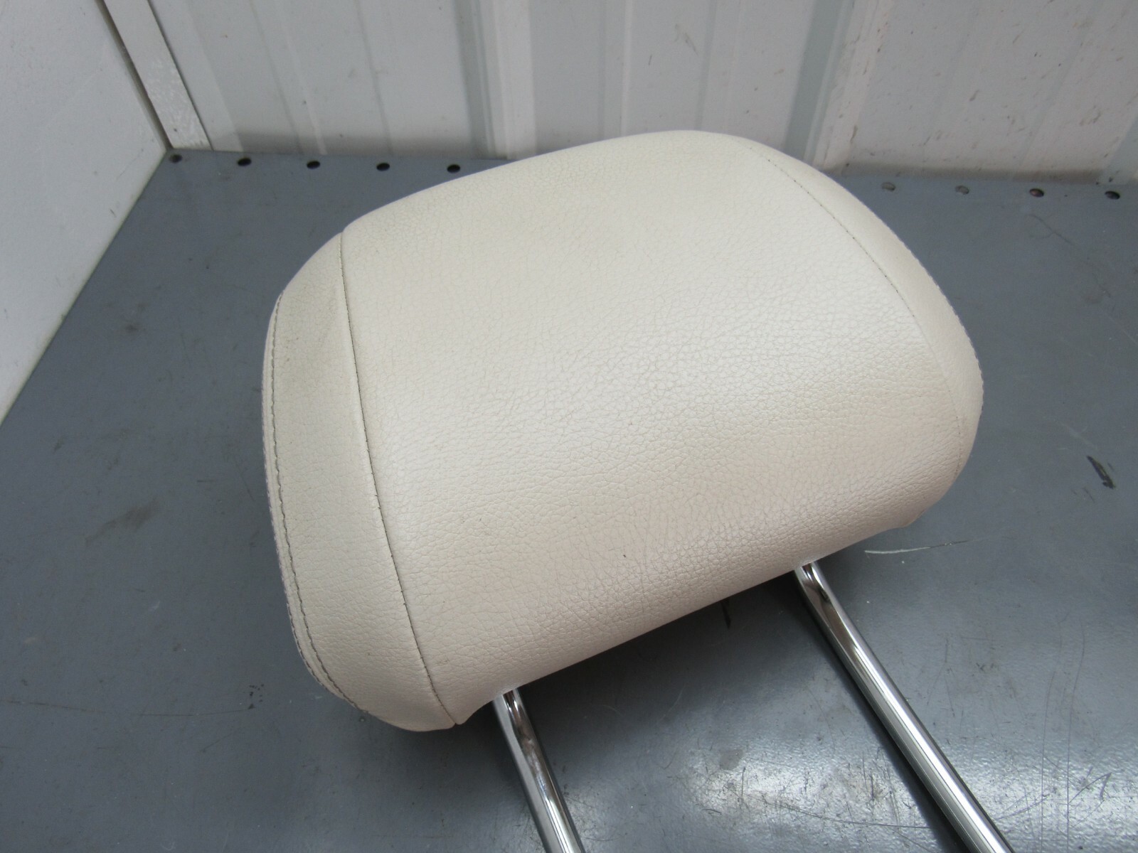 BMW X5 HEADREST FRONT SEAT LEFT DRIVER SEAT LEFT F15 20142018 OEM eBay