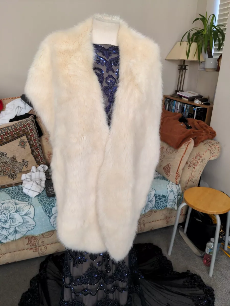 White fur store scarf zara