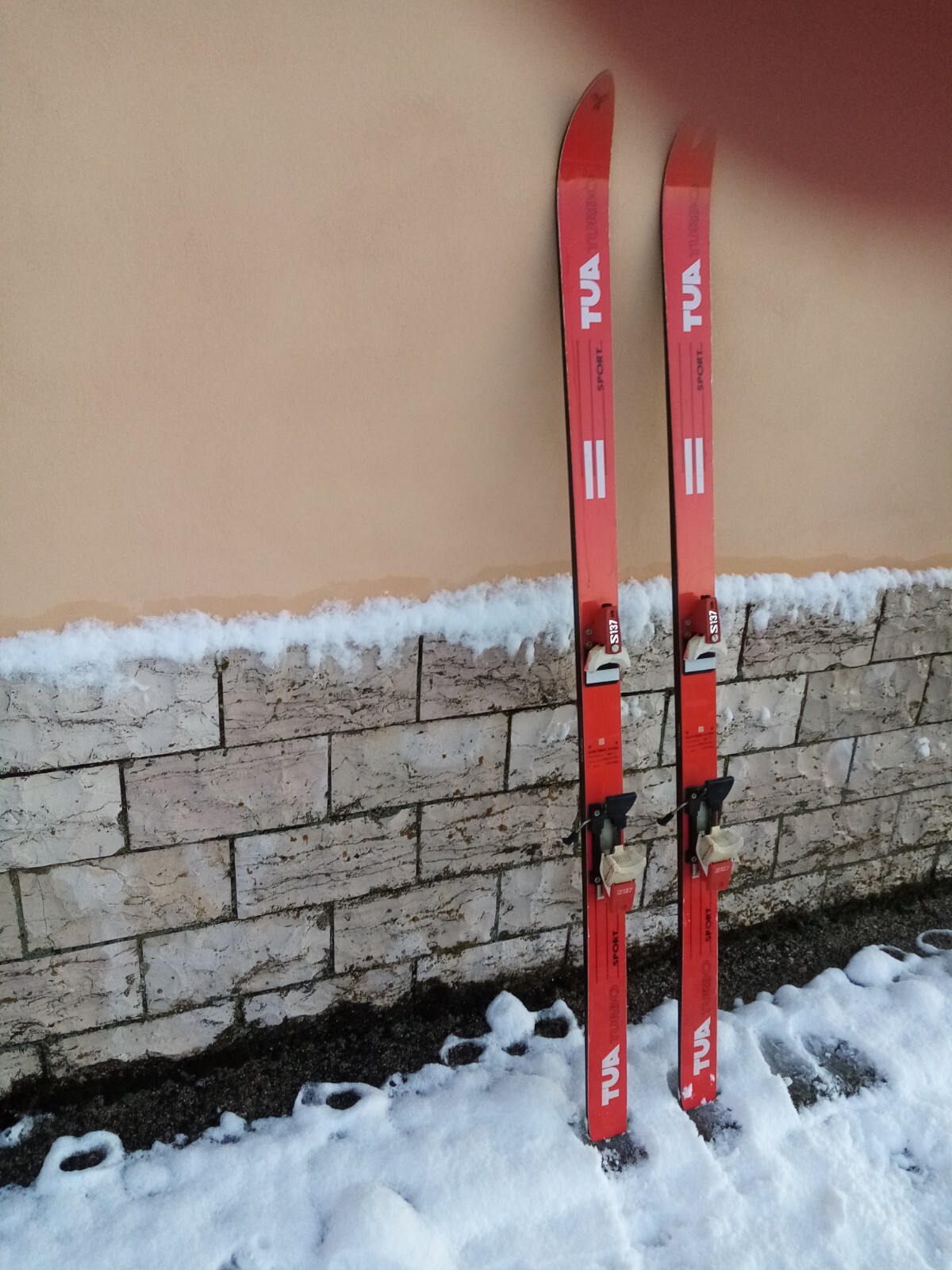 COPPIA SCI TUA SPORT TURBO S137 BUONE CONDIZIONI SKI SPORT INVERNALE foto 2