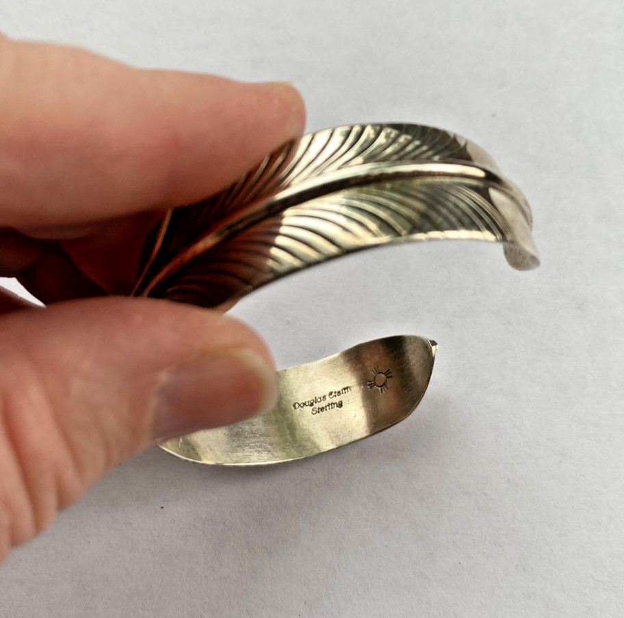Signed Douglas Etsitty Sterling Cuff Bracelet Fea… - image 5