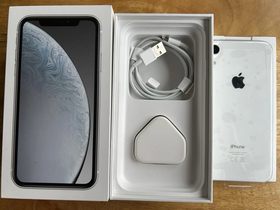 Apple iPhone SE 2022 64GB Unlocked Smartphone - black, photo 2 of 5