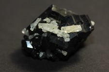 Beryll auf Schörl Sammlerstein schwarz- weiß