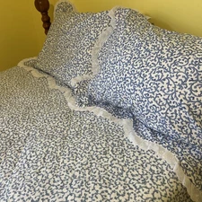 Vntg Croscill Home Fashions Blue & White Quilt – 86” x 90”  2 Matching Shams