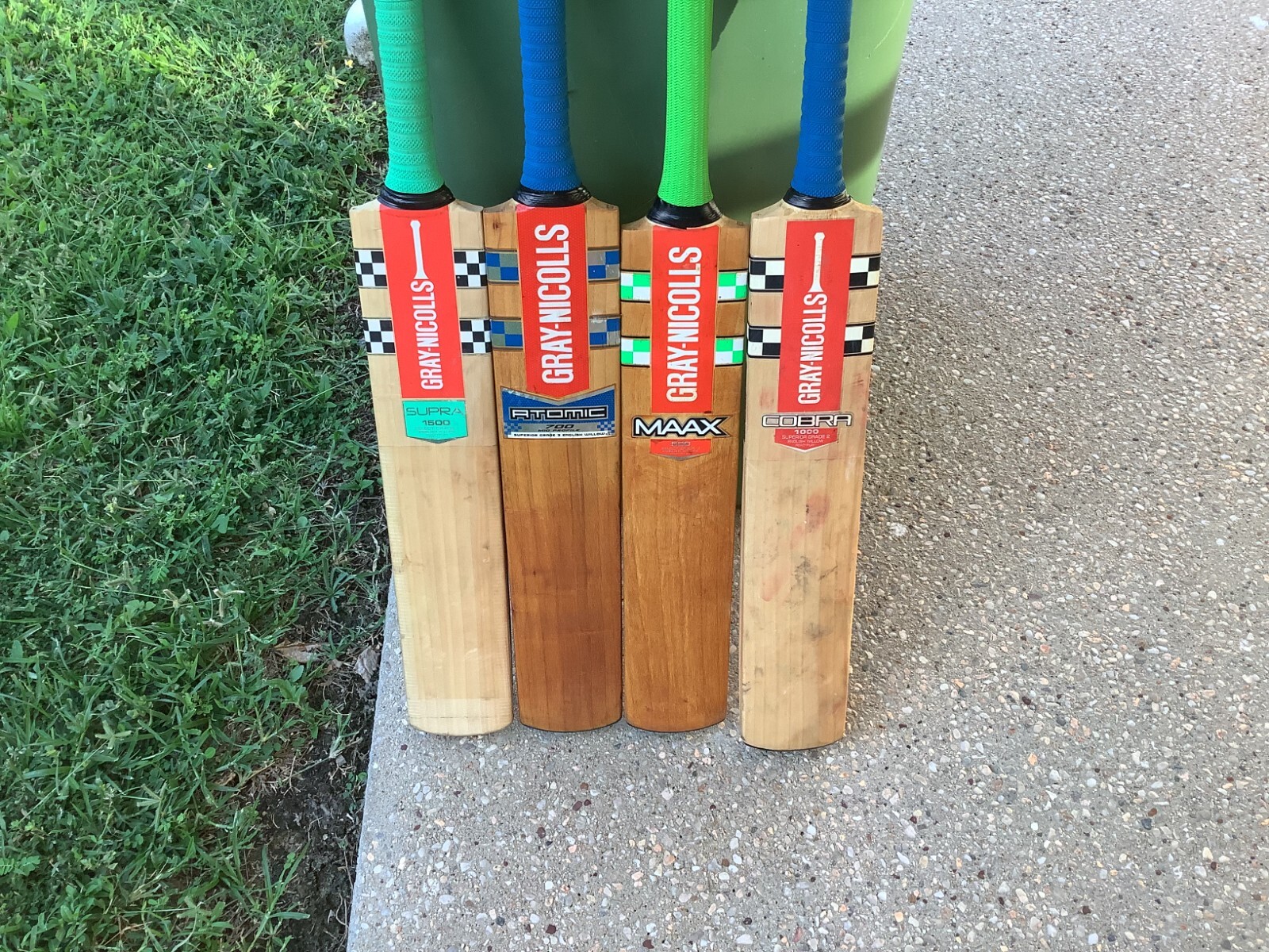 2019/20 GRAY NICOLLS ATOMIC 700 SHORT HANDLE CRICKET BAT [MID PROFILE