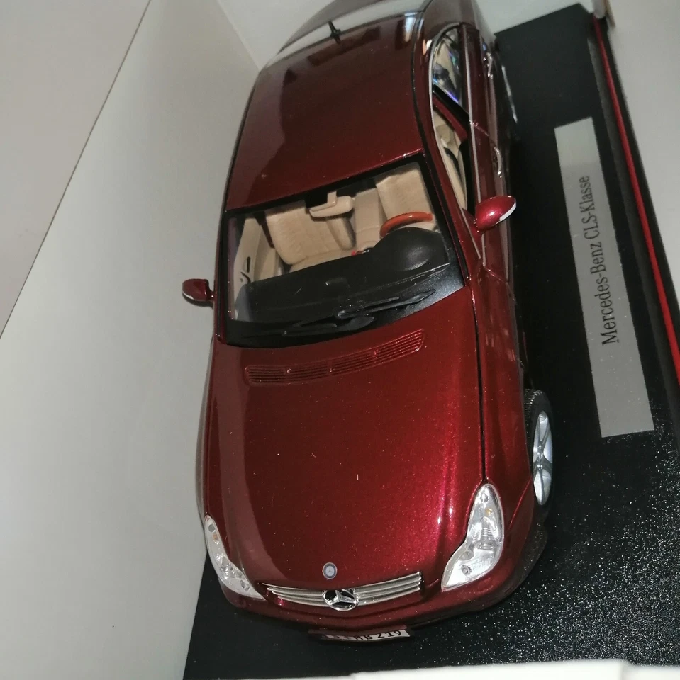 MERCEDES-BENZ CLS KLASSE MODELLAUTO 1/18 DIE CAST - Immagine 4 di 4