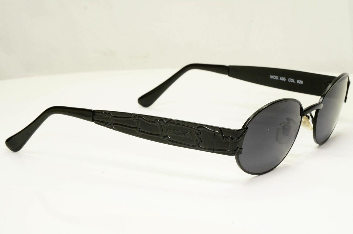 希少 ヴィンツェ・デーネシュ作 大型80mm モダニズムメダル 設計者たち 箱付 Gianni Versace Sunglasses 1996 Vintage Unisex Black Metal GV MOD