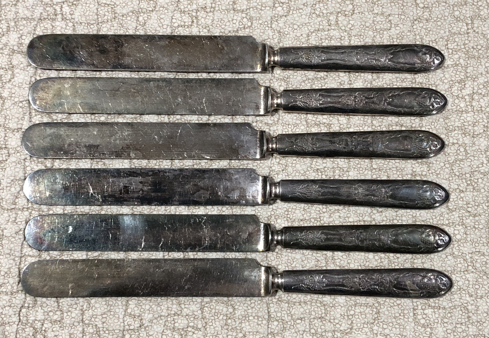 6 Pc LOT Vintage La VIGNE GRAPE Pattern Rogers 1881 Silver Plate TABLE KNIVES