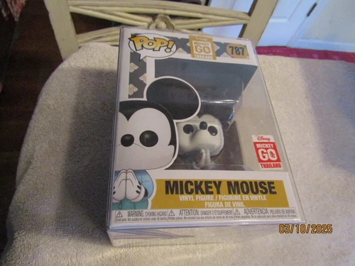 Funko Pop Disney Mickey Go Thailand Mickey Mouse #787 LE Exclusive Protector