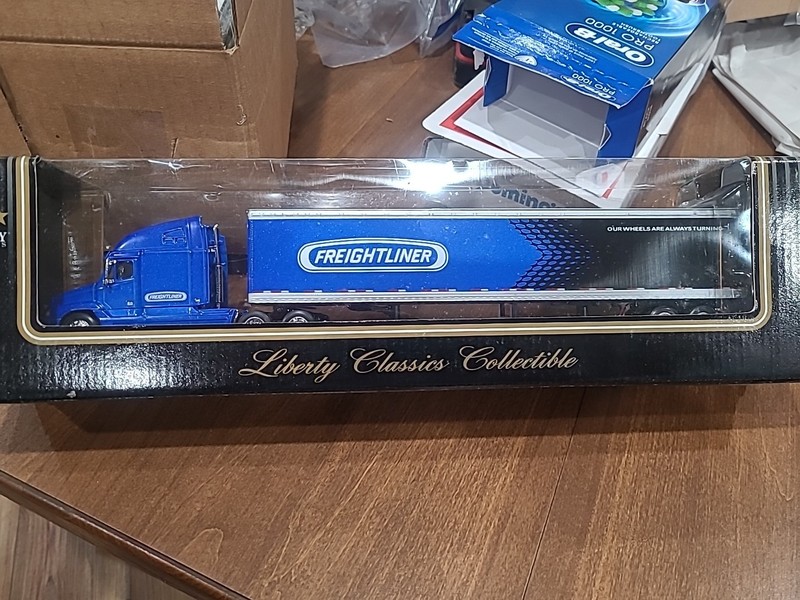 Liberty Classics Blue Freightliner Semi Truck and Trailer #20278 Die Cast NEW